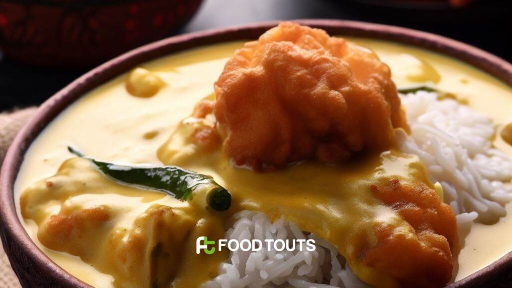 A bowl of Kadhi Chawal with pakora and green chili representation