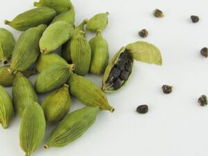 Cardamom seeds for food recipes